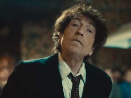 Bob Dylan urges Superbowl viewers to 'buy American', in a commercial for Chrysler