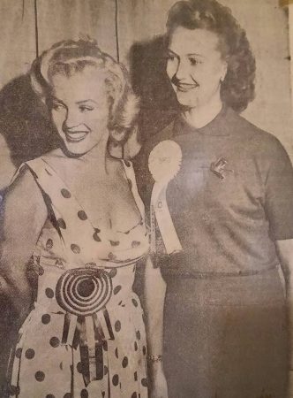 Marilyn with Carol Koontz, 1952