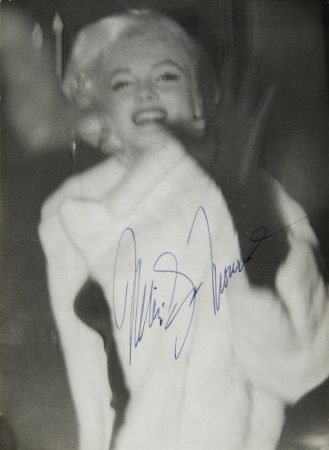 Signed photo of Marilyn in New York, 1955
