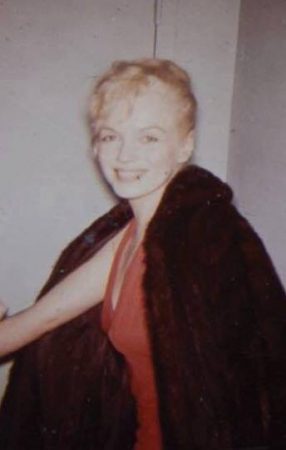 Marilyn attends a screening of 'The Prince and the Showgirl', 1957